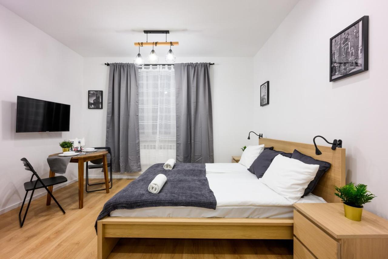 Cracow Rent Apartments - Spacious Apartments For 2-7 People In Quiet Area - Kolberga Street Nr 3 - 10 Min To Main Square By Foot Krasków Εξωτερικό φωτογραφία